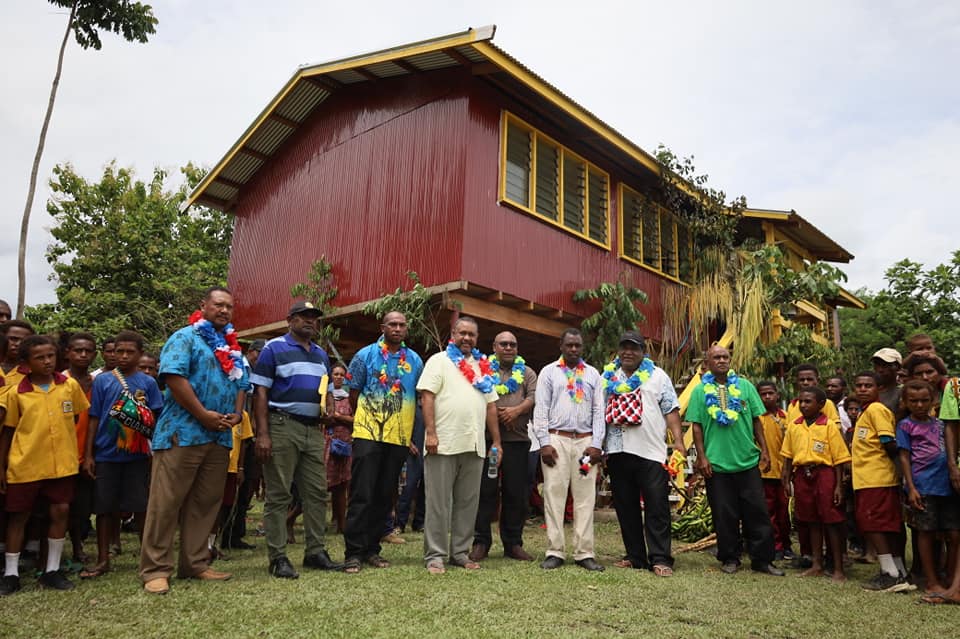 A new double classroom was opened at Doura Primary School, Vanapa Brown LLG, with 140 new desks also given to the school. 
